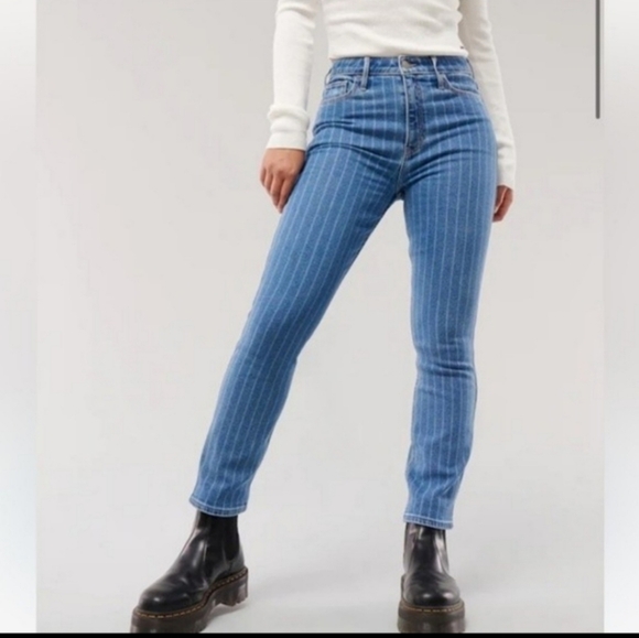 Hollister Denim - Holliester ultra high rise mom jeans size 27